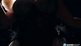 A rich man fucked his burlesque diva mistress in his mansion