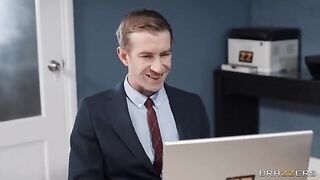 The secretary has sex with the boss in pantyhose and heels in the office