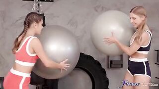 The sweetest pussy licking lesbian sex with no time to lose