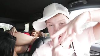 A pick-up guy found a girl to fuck for money