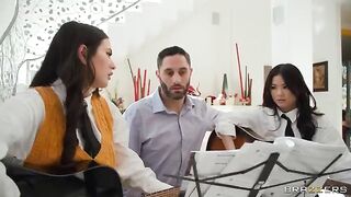 The girl got a whipping for her pussy in stockings