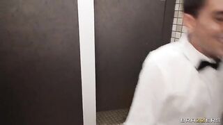 Waiter served a big round ass in toasts - Nina Kayy
