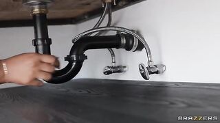When the girl called a plumber to clean the pipes, she didn’t expect to get fucked