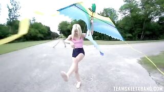A girl can’t restrain her sexual energy and fucks on nature