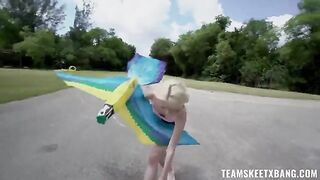 A girl can’t restrain her sexual energy and fucks on nature