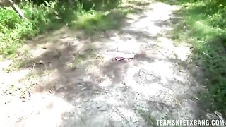 A girl can’t restrain her sexual energy and fucks on nature