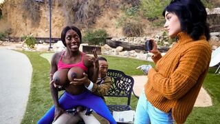 Flasher, who likes to show his cock on the bench, met a hot bitch jogger