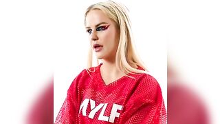 Too Slim Thick To Quit - аналный секс на диване