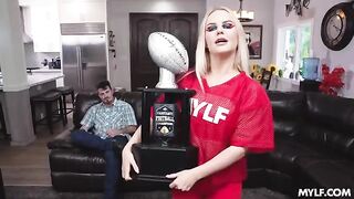Too Slim Thick To Quit - аналный секс на диване