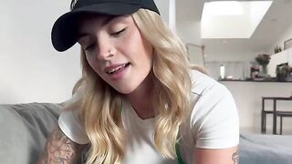 A barista is having a coffee with a customer and gets fucked