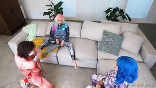 Now we're going to study the anatomy of a penis with clothes on!