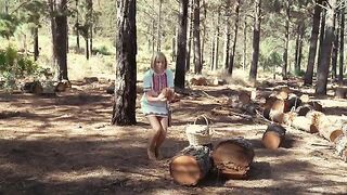 A couple has sex right in the woods, no one noticed