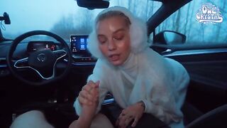 A beautiful and slutty college girl gets fucked by a stranger in the car