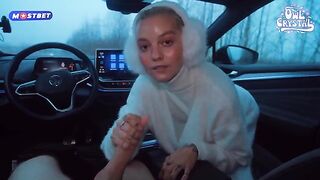 A beautiful and slutty college girl gets fucked by a stranger in the car