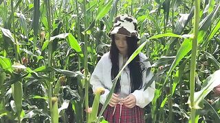 A security guard caught a thief in the cornfield and fucked her hard