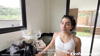 Bailando sexy con un repartidor que me ha enviado un video