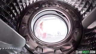 The blonde got vibrations from the washing machine in her clothes