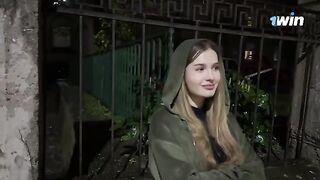 A daring guy caught a thief by his dick in a risky spot