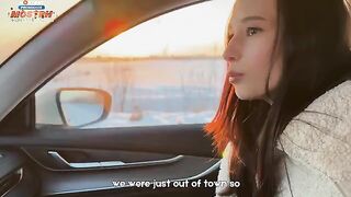 The hot girl kept herself warm by a stranger in the car