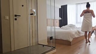 An insatiable woman gets into anal play every morning